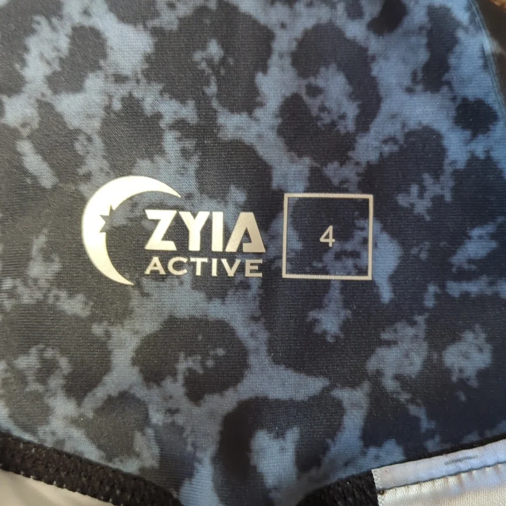 Zyia Scrunch Butt Leggings - Picture 6 of 10